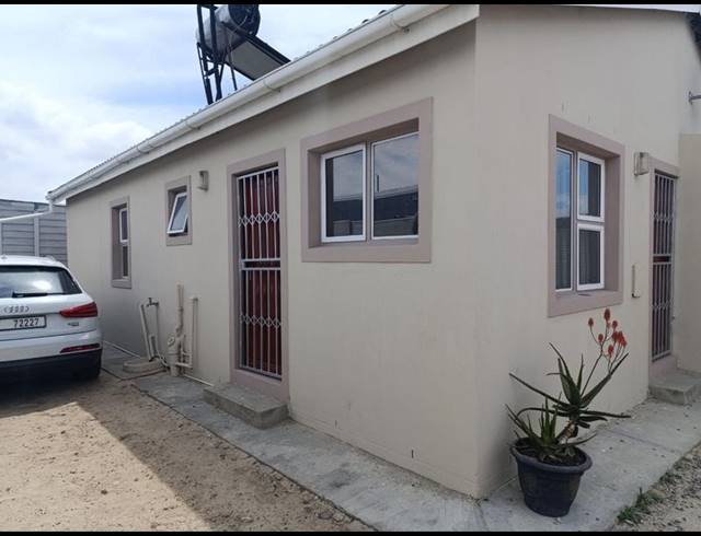 2 BEDROOM PROPERTY TO RENT IN MALIBU VILLAGE